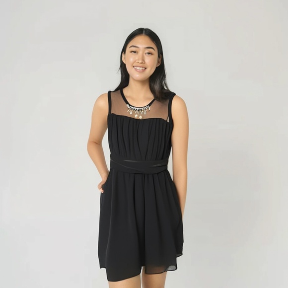 black long dress top with pearl neckline - Picture 5 of 5